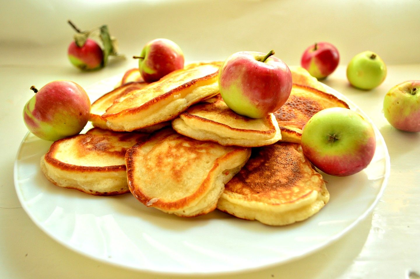 Оладушки с яблоками – вкуснятина по рецепту бабушки!