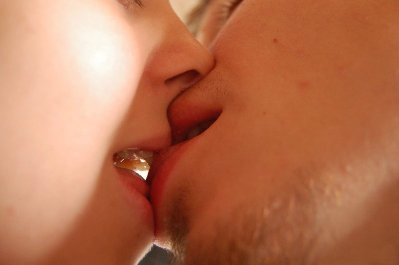 К чему снится поцелуй с мужчиной в губы с языком