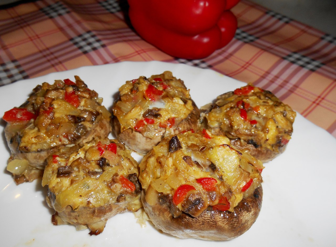 Шампиньоны, фаршированные полентой