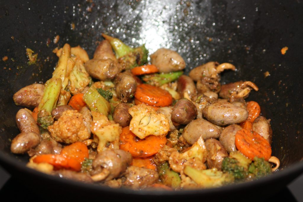 Куриные сердечки, тушеные в сметане