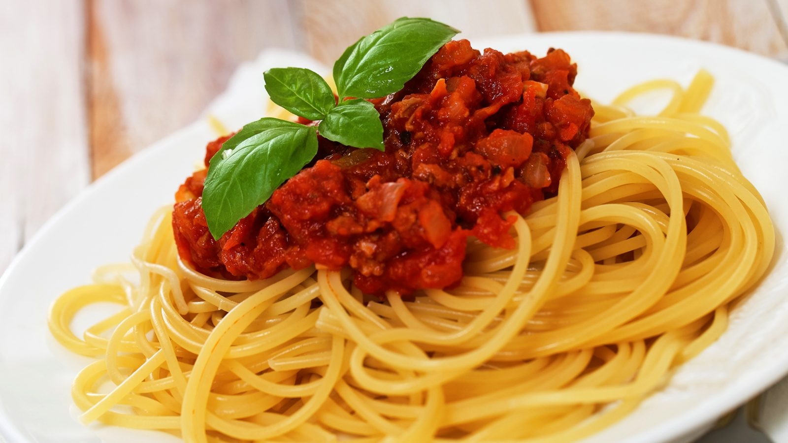 Спагетти болоньезе томатная паста