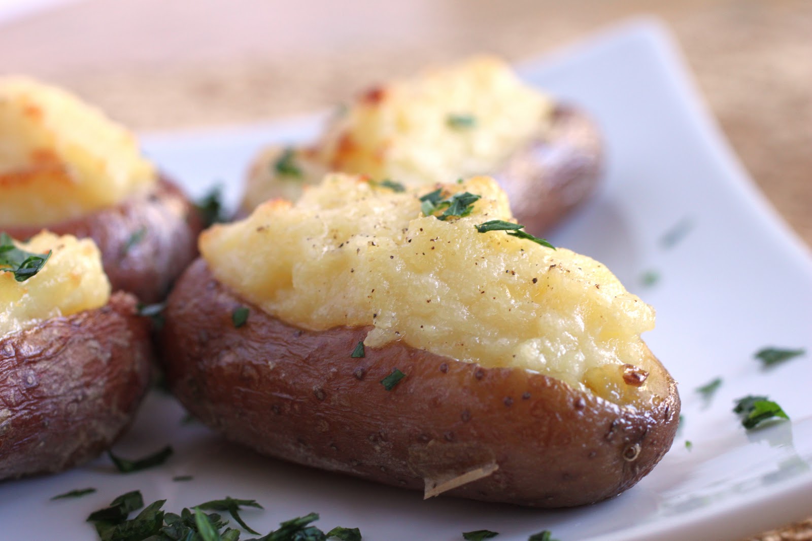 Печеная картошка в духовке — 8 вкусных рецептов запекания