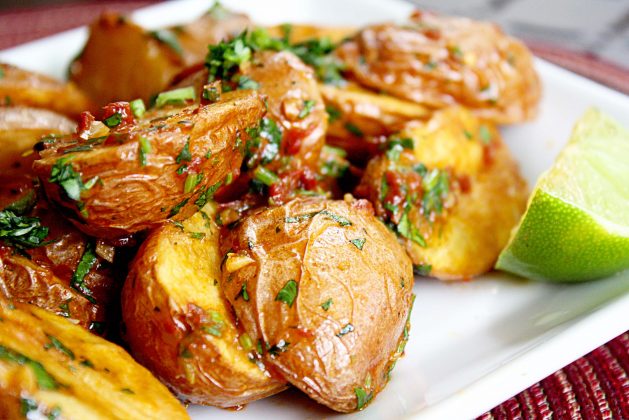 Печеная картошка в духовке — 8 вкусных рецептов запекания