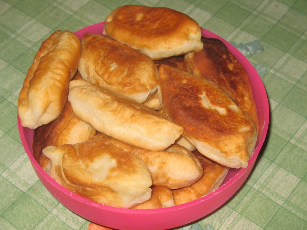 Жареные пирожки с картофелем и шампиньонами