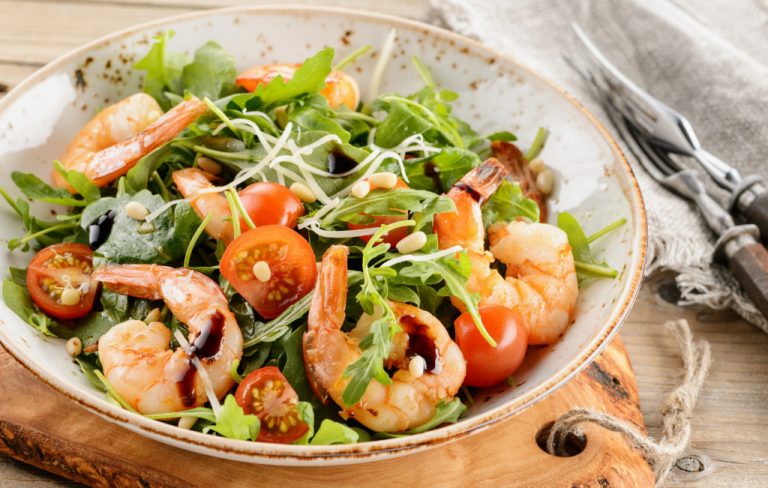 Салат с рукколой и креветками 8 рецептов