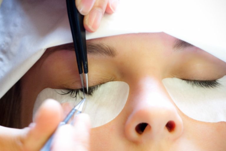 Как снять нарощенные ресницы в домашних условиях: эффективные средства ...