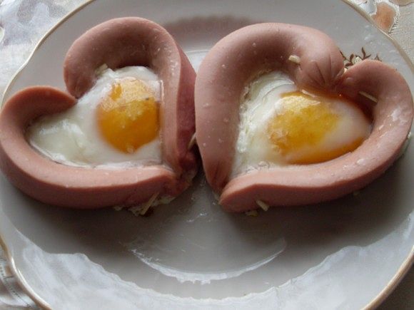 Два яйца и колбаса