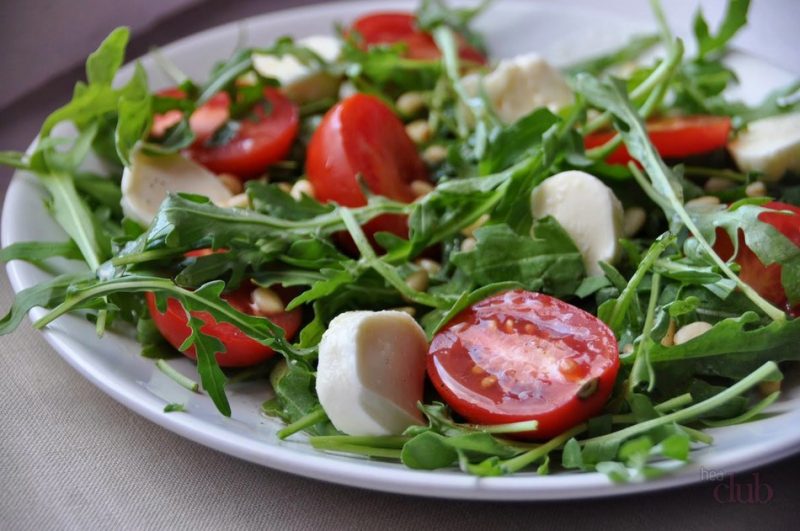 Салат с рукколой — 12 вкусных рецептов приготовления в домашних условиях