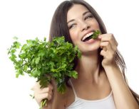 Кинза: польза и вред для здоровья женщины, полезные свойства и противопоказания