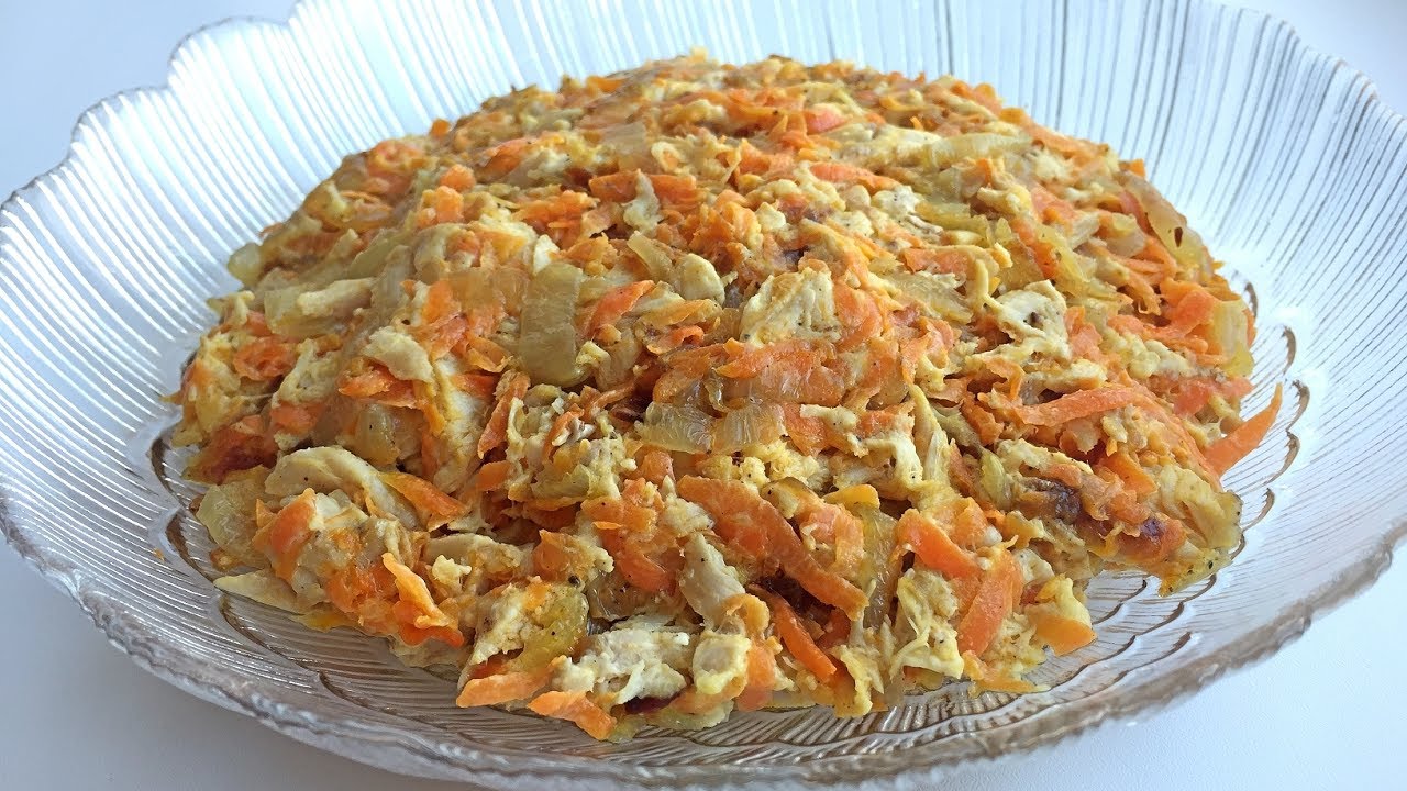 Салат с курицей морковью и солеными огурцами