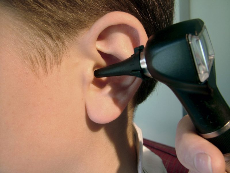 Как вылечить отит среднего уха у взрослого быстро