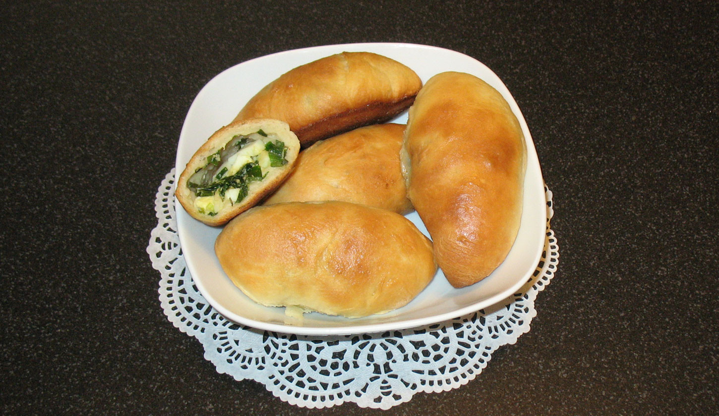 Пирожки с яйцом и зеленым луком