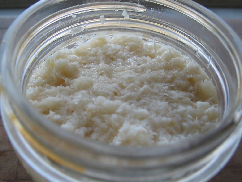 Соус «Янтарный» из хрена (на зиму)