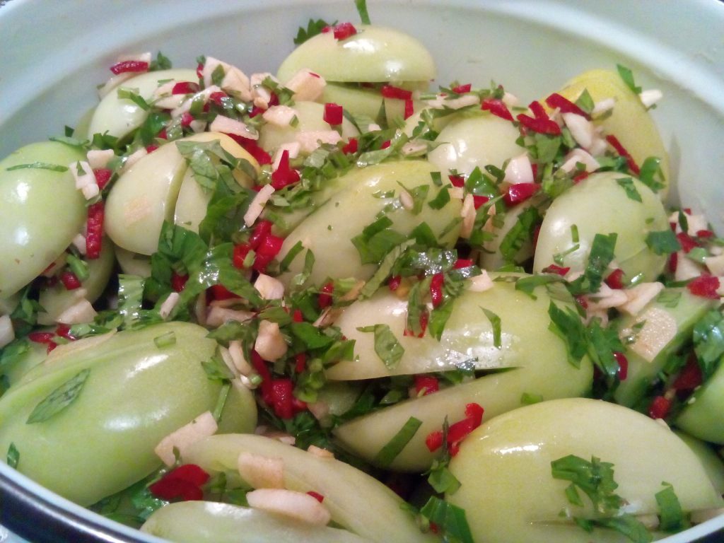 Фаршированные зелёные помидоры по-грузински (на зиму)