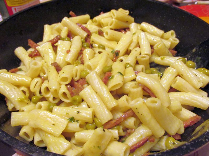 Рецепт макароны с яйцом на сковороде рецепт с фото