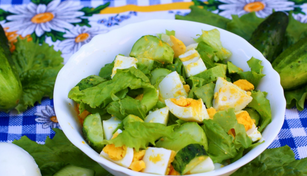 Салат из огурцов — 18 вкусных и оригинальных рецептов