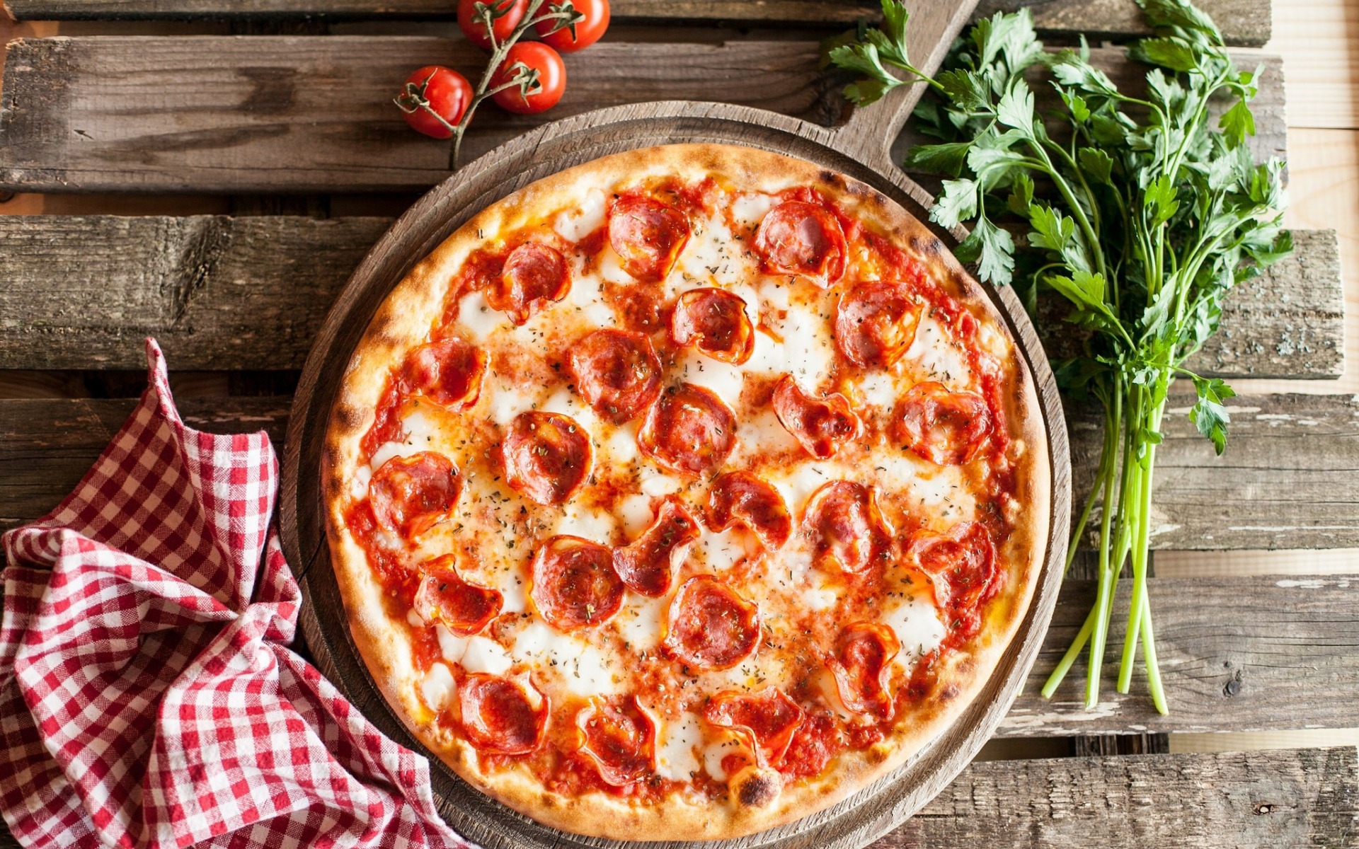 рецепт приготовления пиццы с колбасой сыром и помидорами фото 15
