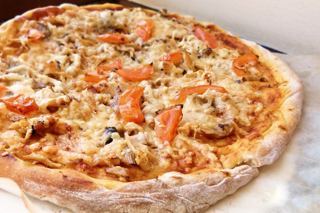 рецепт домашней пиццы с колбасой огурцами помидорами и сыром в духовке фото 45