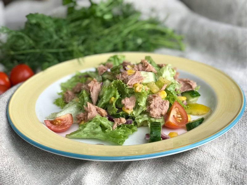 Салат из тунца консервированного — классический рецепт и 11 вариантов