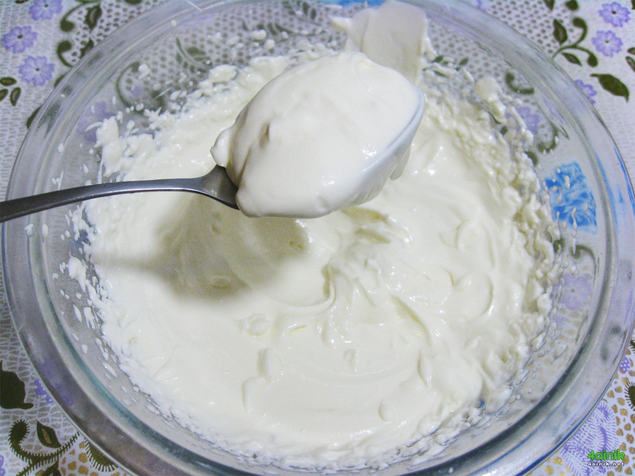 Сметанковый крем. Крем сливки сметана сахарная пудра. Сметанный крем. Сметанно-сливочный крем для торта. Крем для торта из сметаны.
