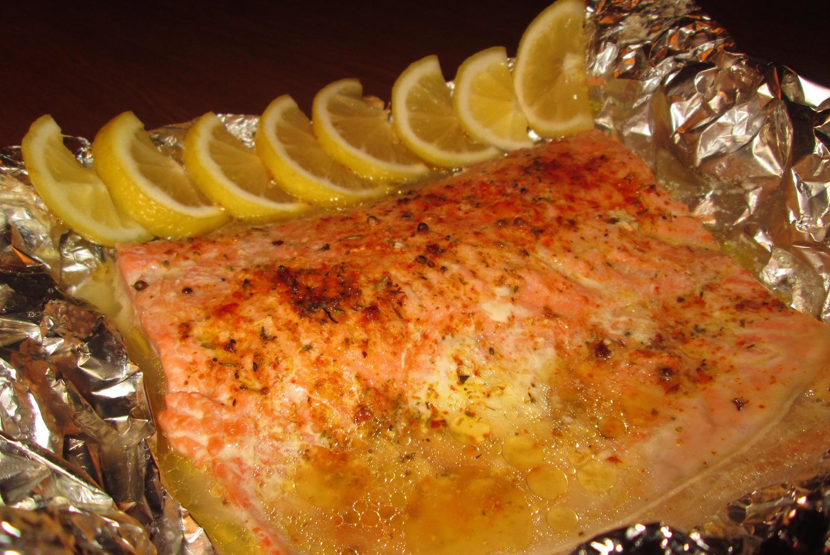 Красная рыба в духовке рецепты фото. Кижуч. Рыба в духовке. Вкусная рыба в духовке. Рыба запеченная в духовке.
