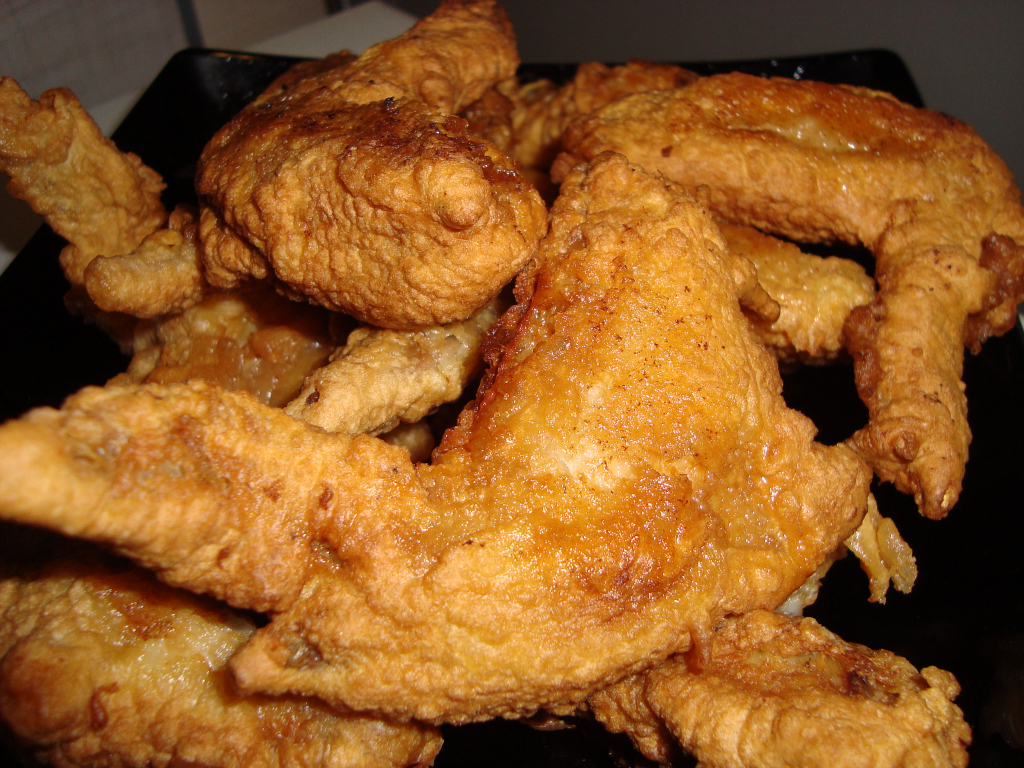 Куриные крылышки в кляре на сковороде хрустящая корочка рецепт с фото