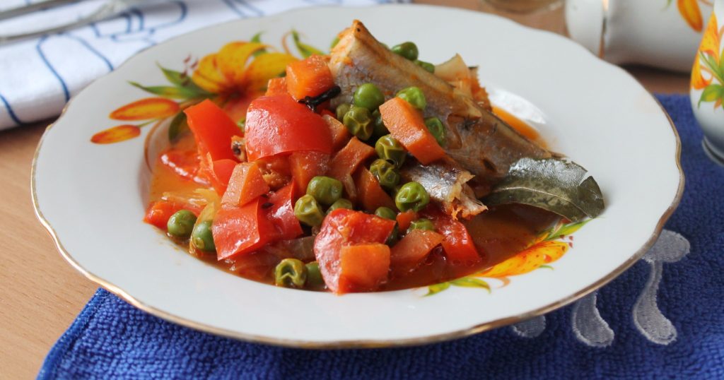 Рыба запеченная с овощами в духовке с фото