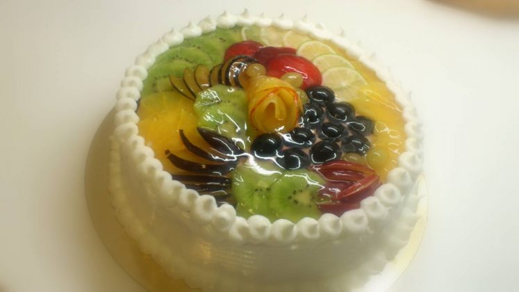 Украшение торта фруктами в домашних условиях с фото