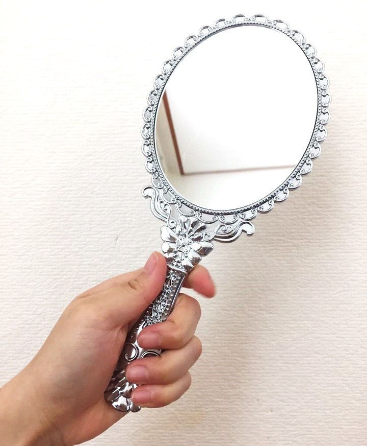 Зеркало указка. Ручка для зеркала. Зеркало маленькое. Красивое зеркало с ручкой. Зеркало в руке.
