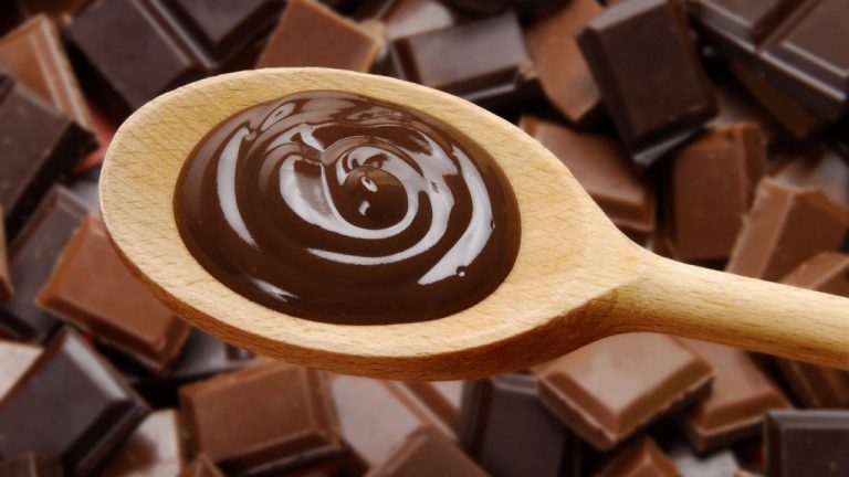 Что лучше шоколадная глазурь или шоколад?