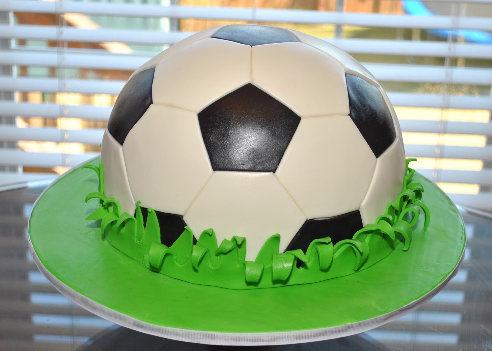 Футбольный торт для девочки