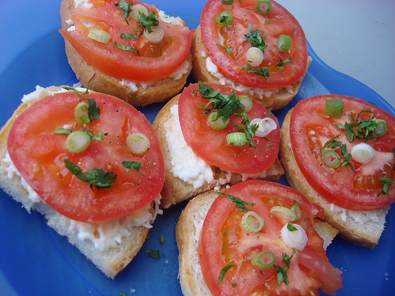 Рецепт бутерброда с помидорами и сыром