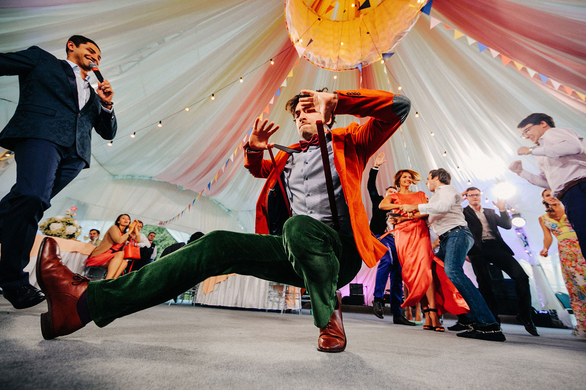 Армянские веселые танцевальные. Конкурсы на свадьбу. Весёлые Свадебные конкурсы. Танцы на свадьбе. Веселый танец.