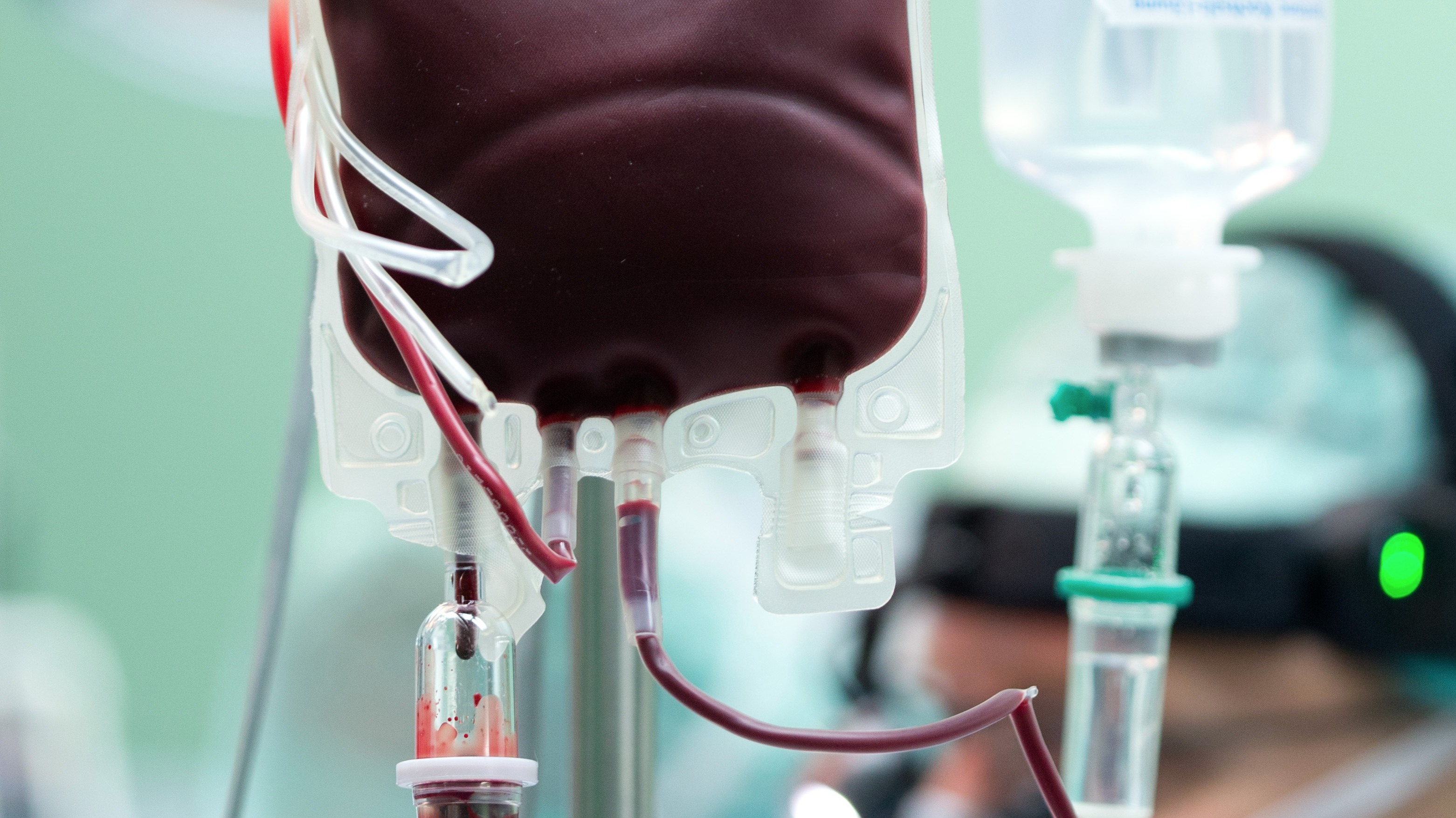 Как происходит переливание крови