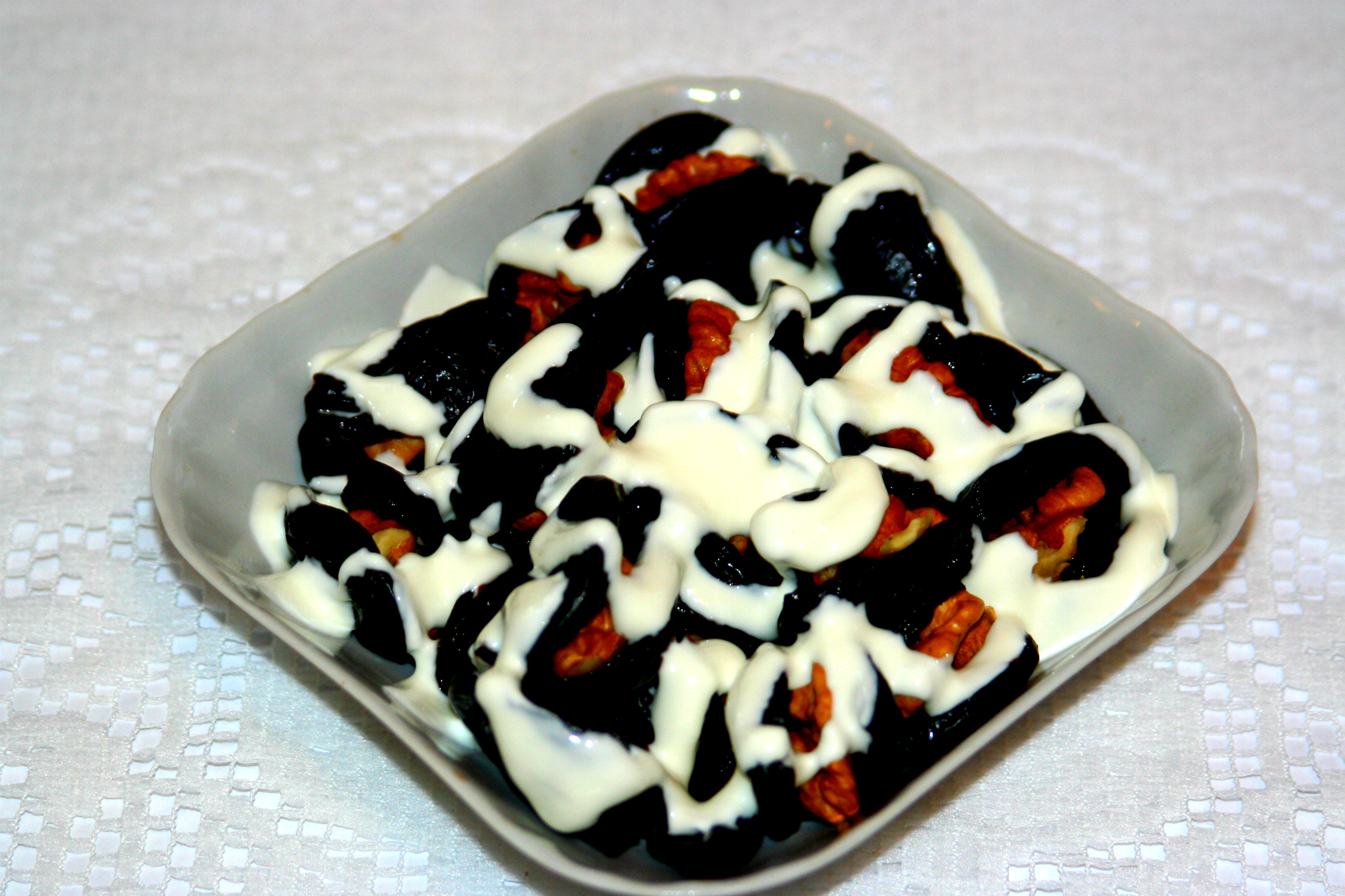 Чернослив с грецким орехом в сметане рецепт с фото пошагово