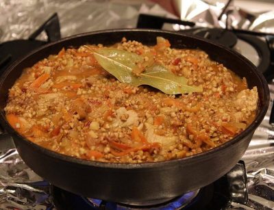 Гречка с мясом - 7 рецептов, как приготовить в мультиварке, в духовке и на сковороде