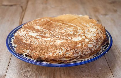 Блины на сыворотке тонкие с дырочками – 6 рецептов