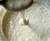 Блины на сыворотке тонкие с дырочками – 6 рецептов