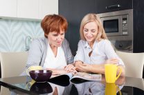 Что подарить свекрови на день рождения: идеи оригинальных и полезных подарков для любимой свекрови от невестки