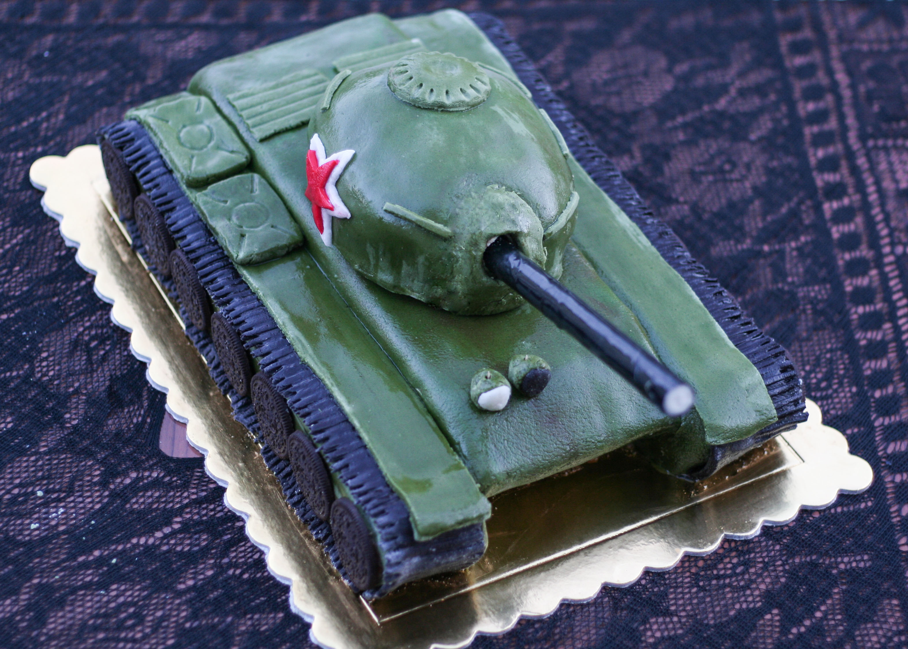 Торт в виде танка (73 фото)