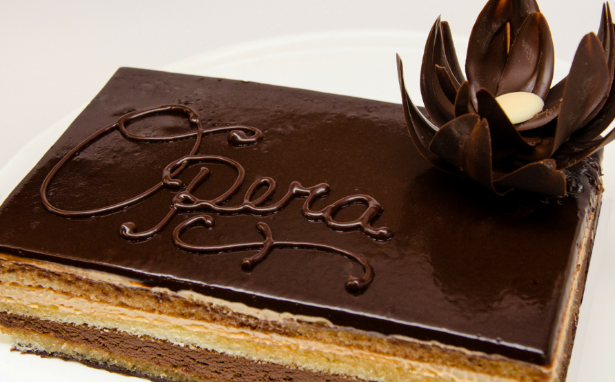 Рецепт торта опера в домашних условиях. Торт бисквитный опера. Шоколадный торт опера. Торт опера классический.