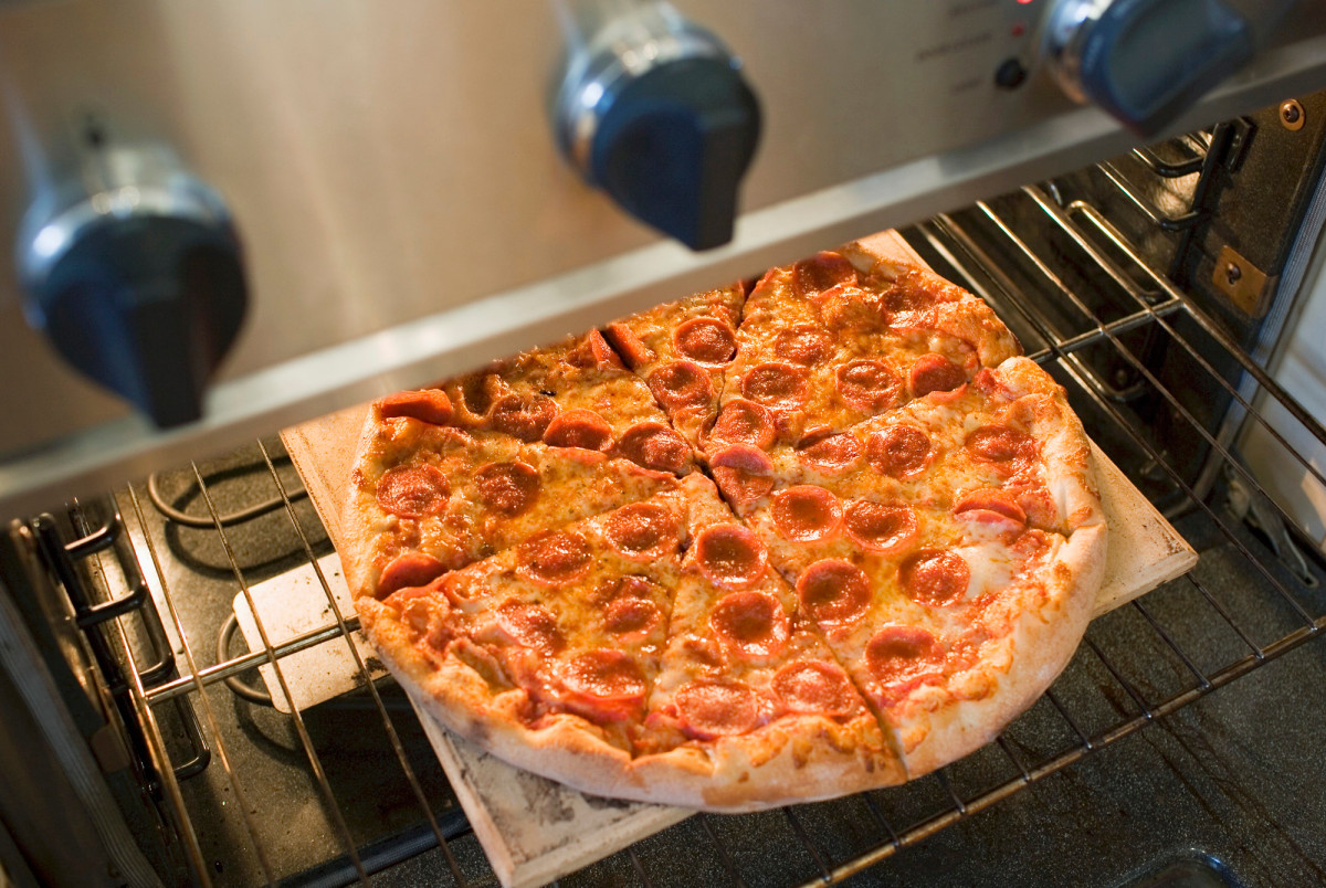 что делать чтобы не пригорала пицца в духовке фото 117