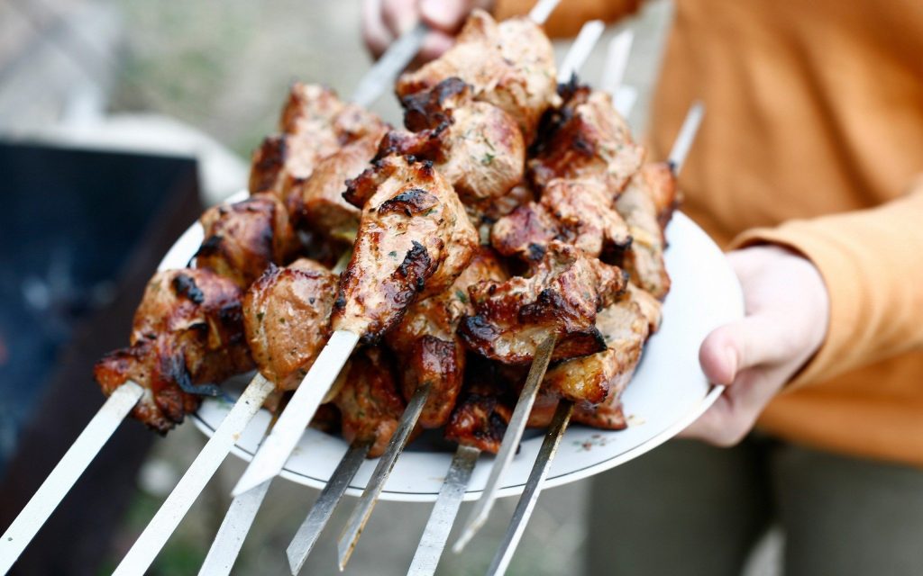 Как правильно жарить шашлык: 4 рецепта вкусного шашлыка