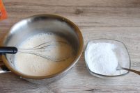 Почему блины рвутся при переворачивании и прилипают к сковороде при жарке? Кулинарные советы, как исправить ситуацию.