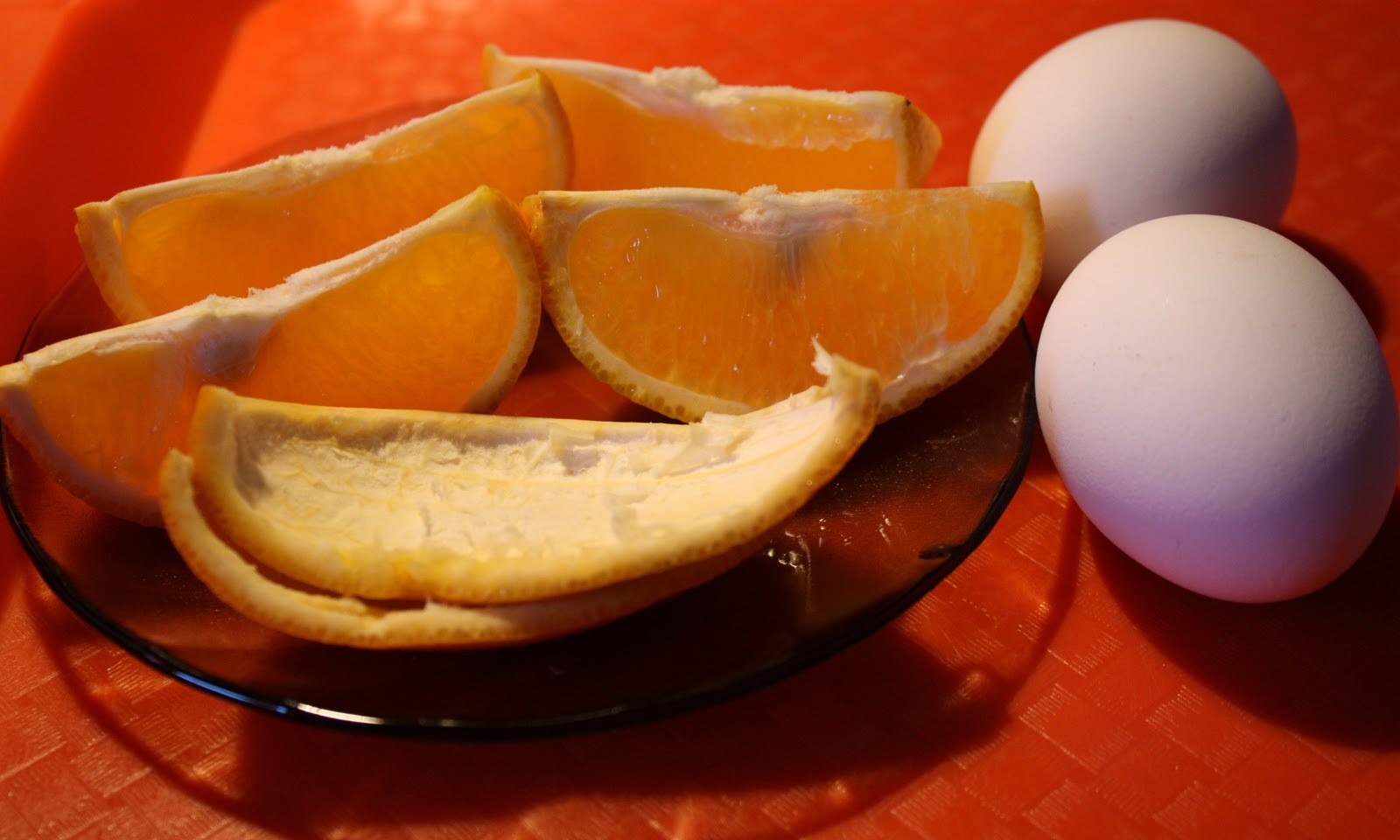 Фруктовые яйца. Яйца и апельсин. Вареное яйцо апельсин. Яйца и Цитрусы. Диета яйца с апельсинами.