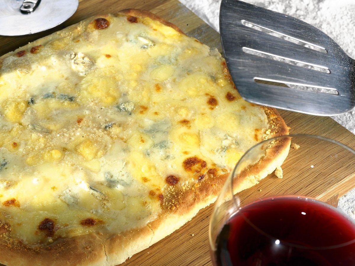 Рецепт пиццы четыре сыра в домашних условиях в духовке с фото
