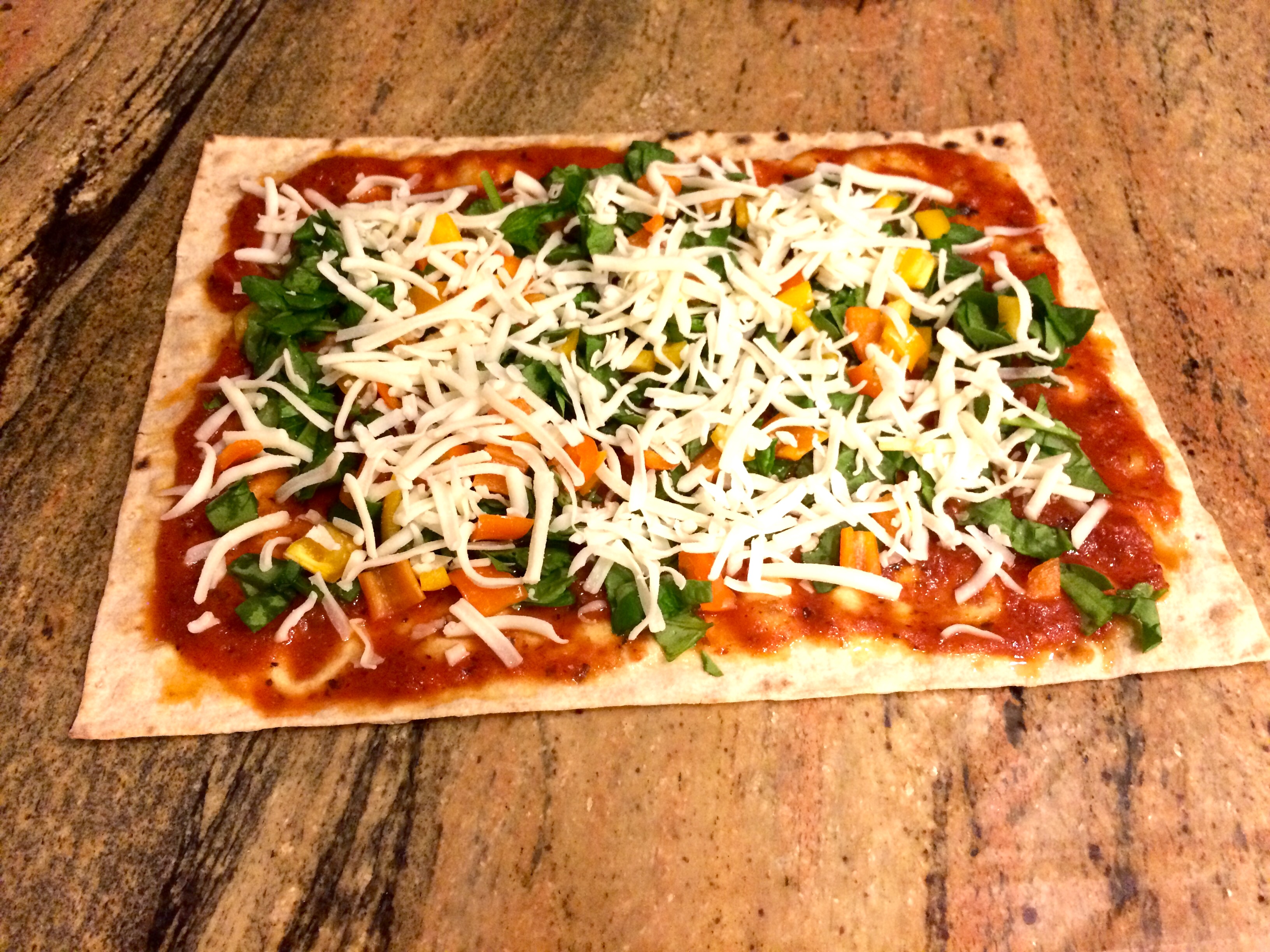 пицца в лаваше на сковороде с яйцом колбасой и сыром и помидорами рецепт фото 98