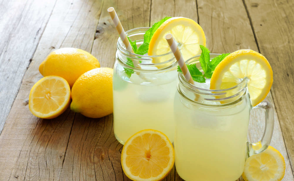 Лимоната. Домашний лимонад лимонный. Фреш лимонад лимонад. Мятный лимонад. Газированная вода с лимоном