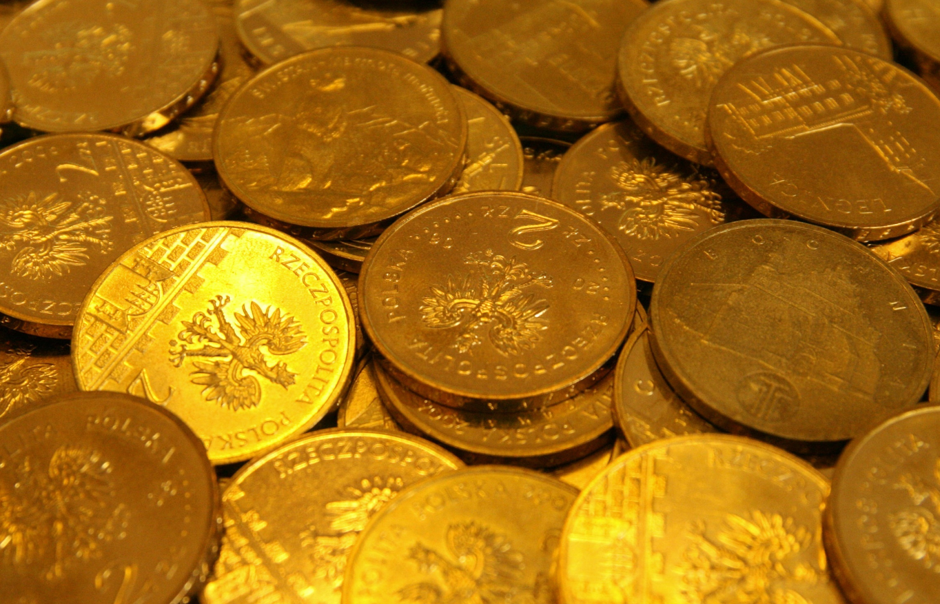 Том з золотом. Золотой. Гора золотых монет. Деньги. Много золотых монет.