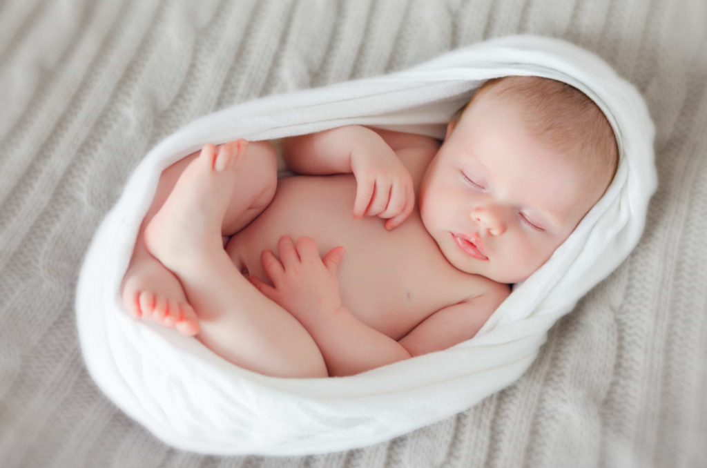 Младенец во сне кормить грудью